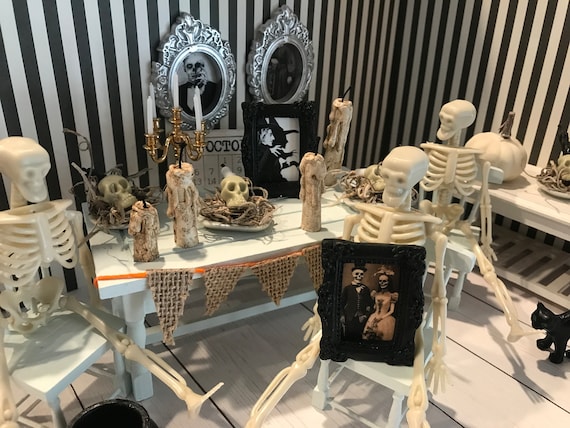 Halloween Skeleton Party, Gothic Dollhouse Decorations, 1:12