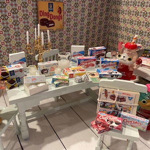 Miniaturowe przekąski w kształcie ciastek, nostalgiczne przekąski w stylu domków dla lalek z lat 80., 1:12