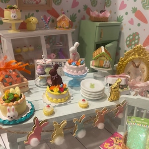 Miniatur Ostern Sweet Shoppe, Puppenhaus Osterbäckerei, 1:12, Kuchen, Kekse, Süßigkeiten, Körbe, Karten, Geschenke, Dekor, celophanierte Häschen