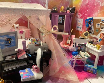 Miniature 90&#39;s Dollhouse Accessories, 1:12, Decor, DVD&#39;s, Camera, Books, Magazines, Folders, CD&#39;s, Posters, Furniture, Computer, Corkboard