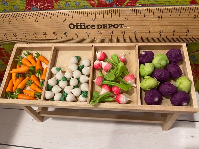 Miniature Potting Table, Dollhouse Gardening Accessories, 1:12, Gardening Boots, Hose, Wagon, Plants, Seed Packs, Welcome Mat, Books image 8