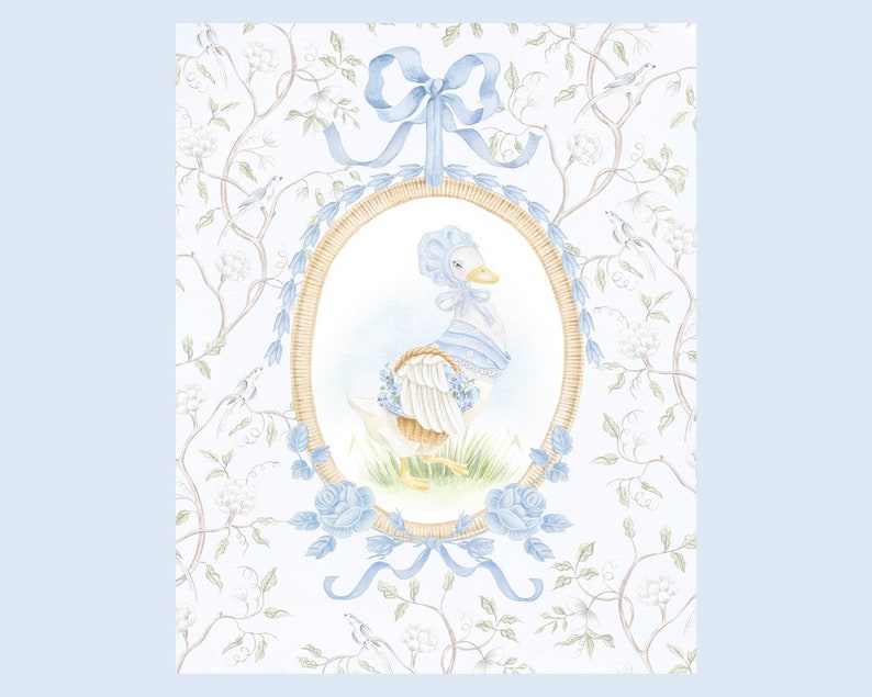 Puede incluir: Una ilustraci&oacute;n de acuarela de un pato con un gorro azul y una cesta, sobre un fondo floral azul y blanco.