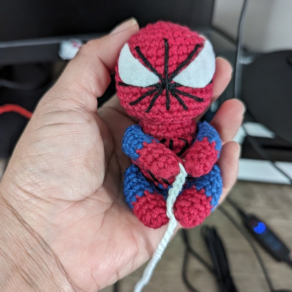 Handmade crochet Spiderman Hanging. Hombre Araña Colgante a crochet