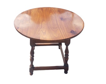 ETHAN ALLEN Mid 20th Century Colonial Pine Round Side Tavern Table
