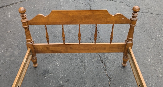 1980s Ethan Allen Heirloom Collection Traditional Solid Maple Twin