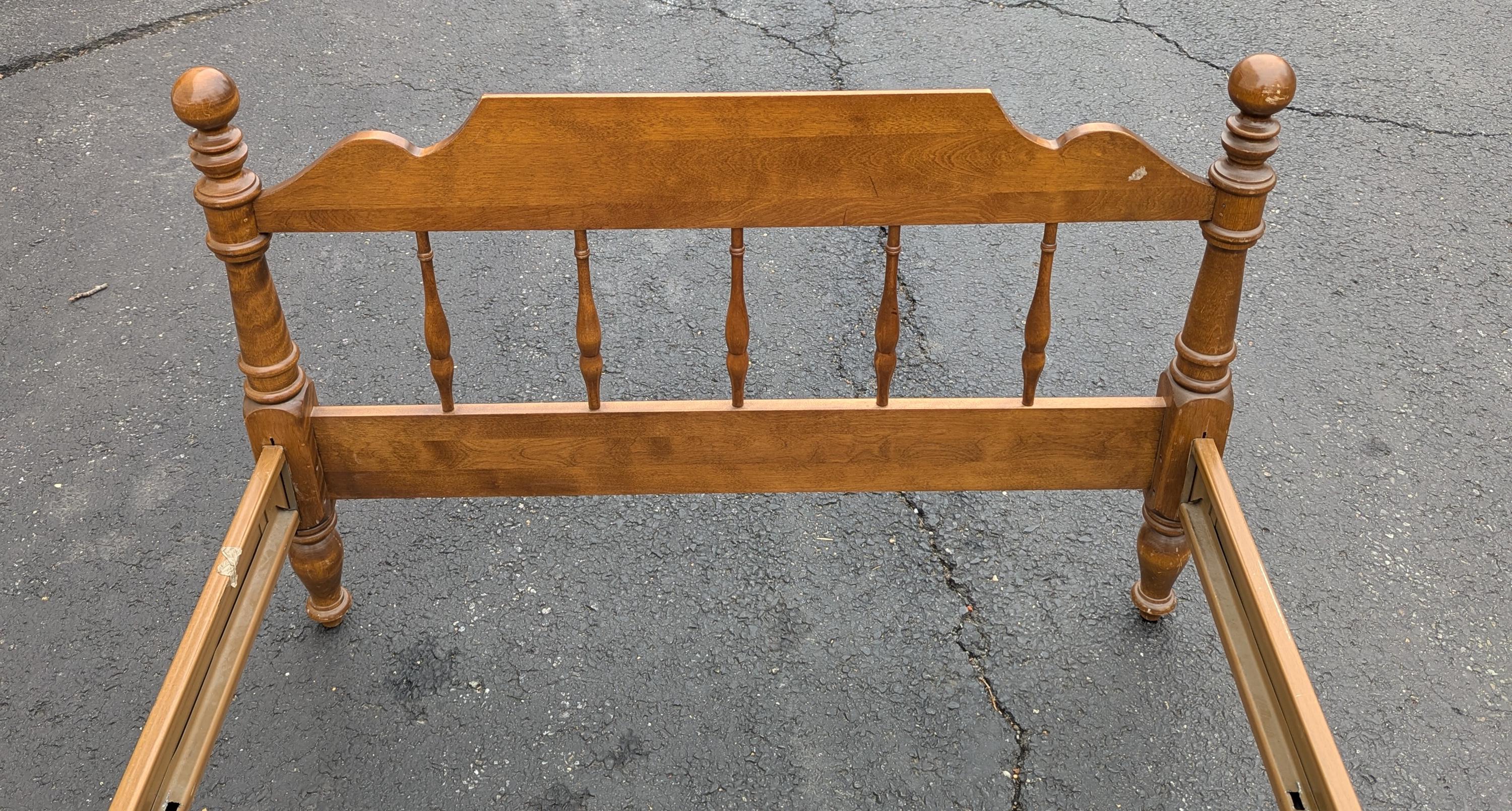 1980s Ethan Allen Heirloom Collection Traditional Solid Maple Twin