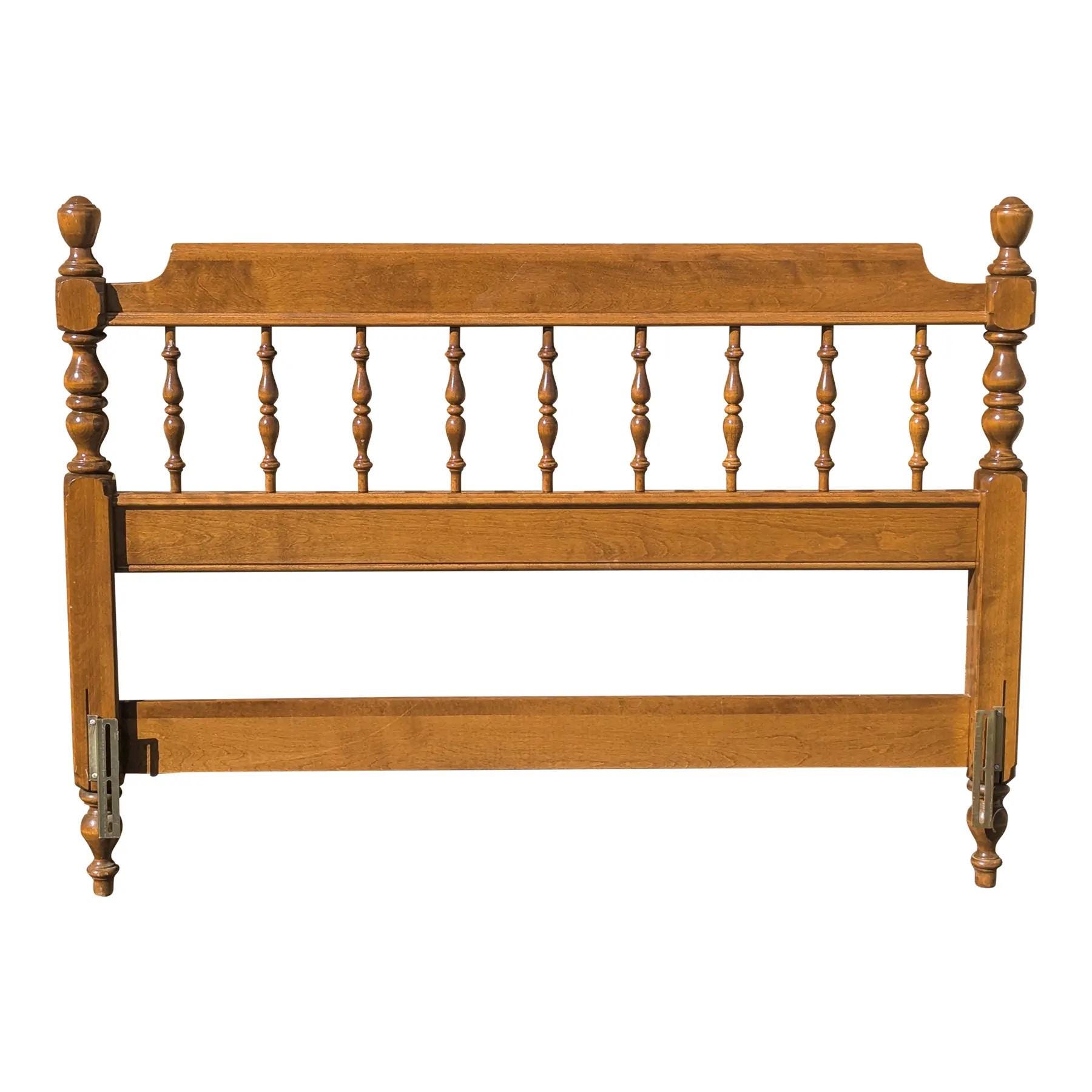 Mid 20th Century Ethan Allen Heirloom Nutmeg Maple Colonial Early