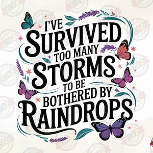 Sono sopravvissuto a troppe tempeste per essere disturbato dalle gocce di pioggia PNG Sublimazione Design Download, Citazioni motivazionali PNG, Disegni Download