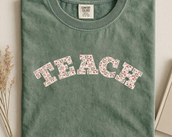 Camiseta Teach Spring Wildflowers, camiseta floral para profesores de estilo universitario