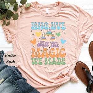 Camiseta "Viva la Magia", camiseta vintage del Castillo Disney, camiseta estética Disney, camiseta familiar Disney, camiseta de viaje Disney imagen 2