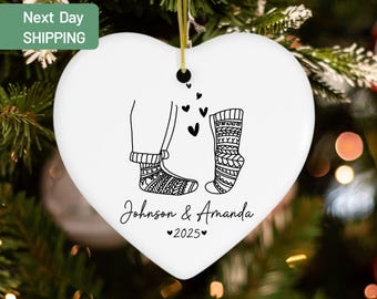 Adorno navideño con el nombre de la pareja, Adorno para la primera Navidad de la pareja, Regalo de Navidad 2025, Regalos para recordar, Regalos para parejas