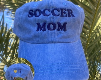 SOCCER MOM bestickter Dad-Hut mit anpassbarer Nummer mit Herz | Sportmütze | Personalisierte Fußball Mom Gang