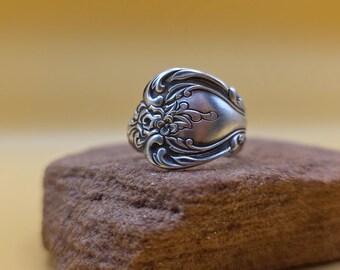 Size 8 Vintage Spoon Ring