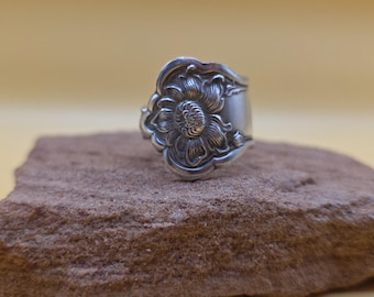 Size 9 Vintage Floral Spoon Ring