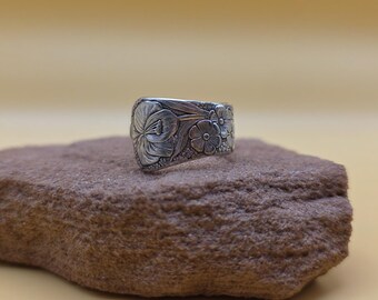 Size 8 Vintage (late 1800s)  Floral Wrap Spoon Ring