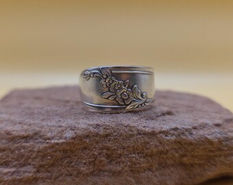 Size 9 Vintage Floral Spoon Ring