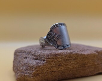 Size 8 Vintage Spoon Ring