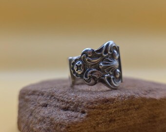 Size 8 Vintage Spoon Ring