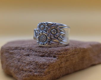 Size 8 Vintage Sunflowers Spoon Ring