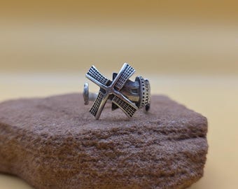 Size 8 Vintage Windmill Spoon Ring