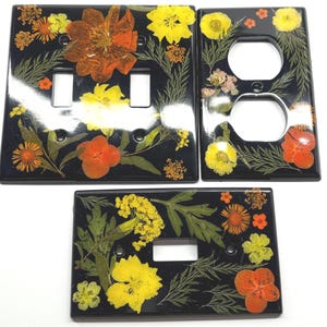 Zestaw 3 osłon włączników światła i gniazdek, czarny z suszonymi kwiatami