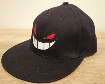 Pokemon Gengar Shadow Hat Haftowana Czapka, Czarna z Fioletową Podszewką, Ograniczona Ilość