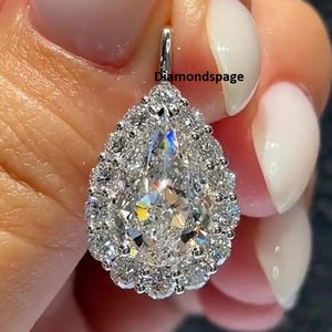 Hermoso colgante Halo Diamond, colgante de lágrima de oro blanco de 10k, colgante de dama de honor de moissanita talla pera de 12 x 8 mm, sin cadena (solo colgante)