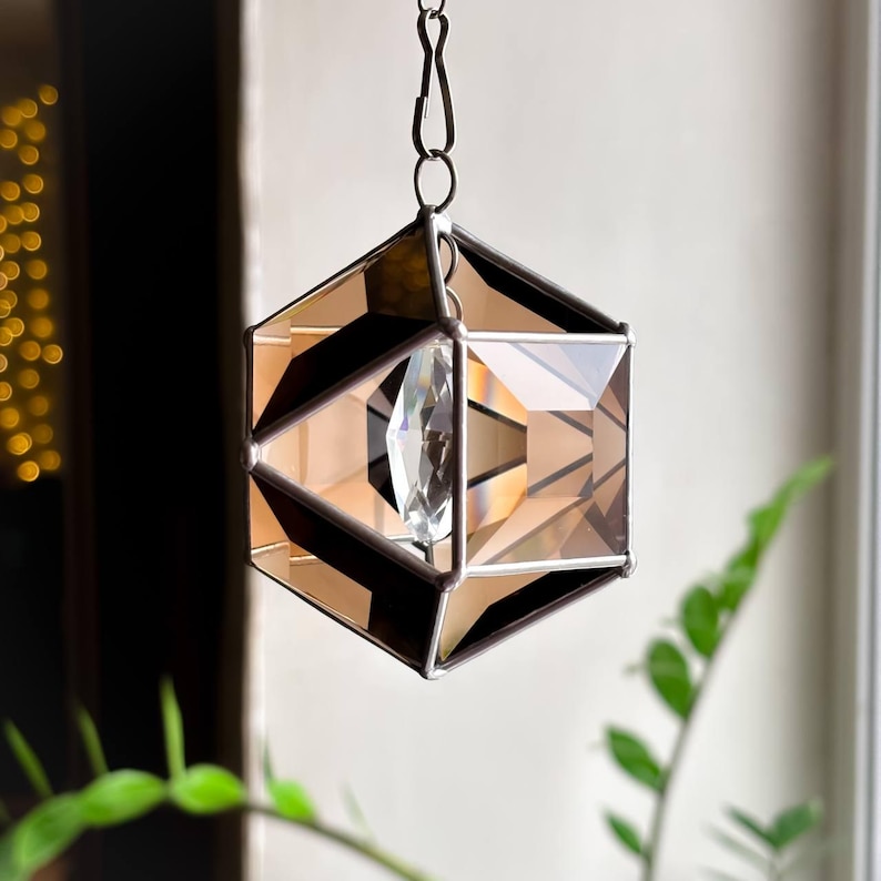 Brun solfångare i målat glas med kristallprisma, geometrisk hängande fönsterdekor, fasetterad glasprydnad, glänsande present till hemmet, bohemisk charm bild 4