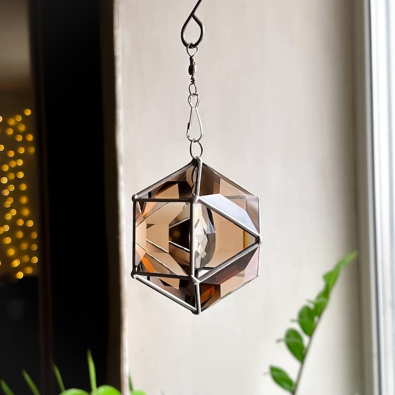 Brun solfångare i målat glas med kristallprisma, geometrisk hängande fönsterdekor, fasetterad glasprydnad, glänsande present till hemmet, bohemisk charm bild 6