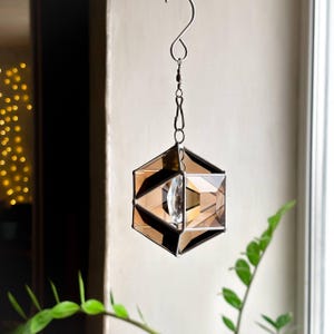 Brun solfångare i målat glas med kristallprisma, geometrisk hängande fönsterdekor, fasetterad glasprydnad, glänsande present till hemmet, bohemisk charm bild 5