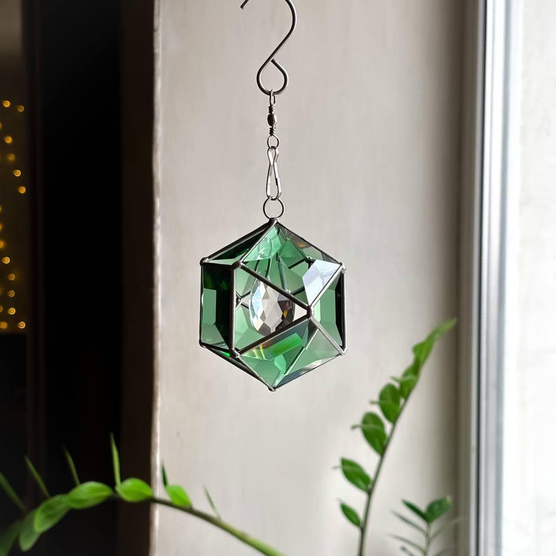 Brun solfångare i målat glas med kristallprisma, geometrisk hängande fönsterdekor, fasetterad glasprydnad, glänsande present till hemmet, bohemisk charm Grön