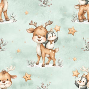 Könnte beinhalten: Ein nahtloses Muster mit einem braunen Hirsch mit Geweih und einem kleinen Pinguin mit Mütze auf hellgrünem Hintergrund. Das Design enthält kleine Sterne, Beerenzweige und weiße Punkte, die eine wiederkehrende Illustration der Tiere bilden.
