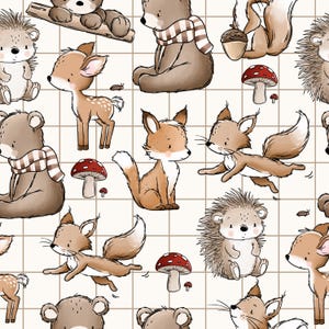 Könnte beinhalten: Ein nahtloses Muster mit Illustrationen von Waldtieren wie Bären, Rehen, Füchsen, Eichhörnchen und Igeln auf cremefarbenem Hintergrund mit braunem Raster. Rote Pilze mit weißen Punkten und braune Eicheln sind über das Design verteilt.