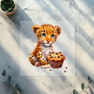 Könnte beinhalten: Eine Cartoon-Illustration eines kleinen Leopardenjungen, der einen Schokoladen-Muffin hält. Der Leopard ist orange und schwarz mit blauen Augen. Der Muffin ist braun und hat Schokoladenstückchen oben drauf.