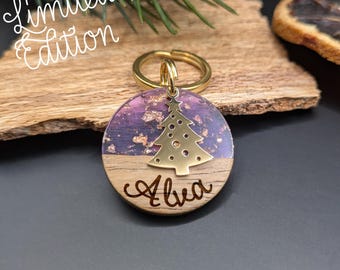 Christmas - Dog tag made of wood and resin, purple glitter, gold engraved with a Christmas pendant, 28.5 mm