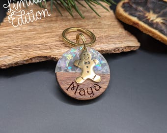 Christmas - Dog tag made of wood and resin, white glitter, gold engraved with a Christmas pendant, 28.5 mm
