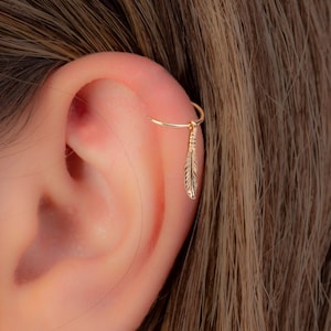 Helix Ear Ring With Dangly Feather Charm - 14k Gold Filled Cartilage Hoop Ring 22 Gauge - Handmade Earring Jewelry