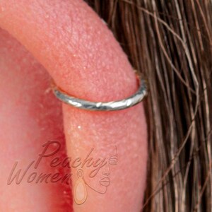 Hammered 925 Silver Helix Ring Hoop 20 Gauge - Hypoallergenic Cartilage Piercing Ring - Handmade Ear Jewelry