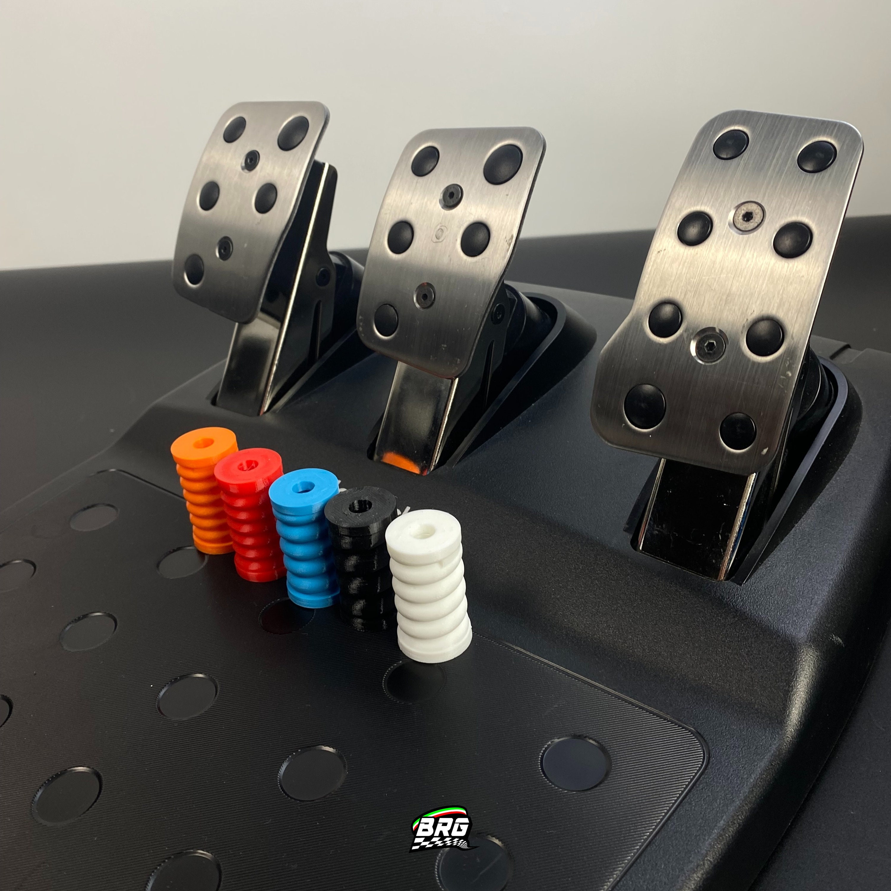 Logitech G923 ペダルセット Amazon.com: Logitech G923 Racing Wheel and Pedals Trueforce Sim