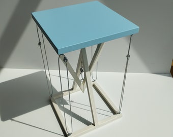 Floating table (tensegrity table, floating table, magic table, wobbly table, impossible table, floating table, incredible table)