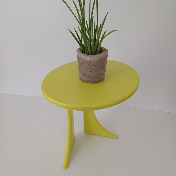 Table d'appoint "Elé" (couleur : jaune citron), table basse, table basse, table de chevet, table fleurie, table moderne, table design, table courbée