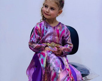 djellaba marocaine traditionnelle pour les enfants.