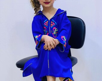 djellaba marocaine traditionnelle pour les enfants.