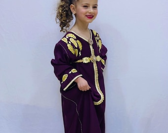 djellaba marocaine traditionnelle pour les enfants.