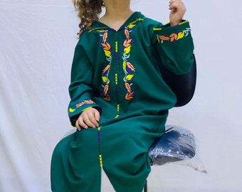 djellaba marocaine traditionnelle pour les enfants.