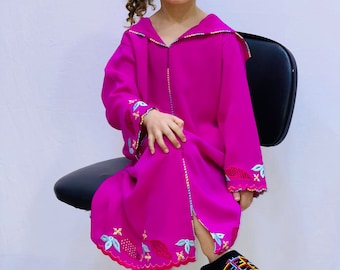 djellaba marocaine traditionnelle pour les enfants.