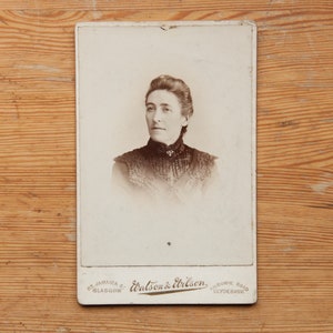 Vintage Cabinet Card | Portrait of young woman, head and shoulders | Watson & Wilson | Glasgow Clydebank Scotland