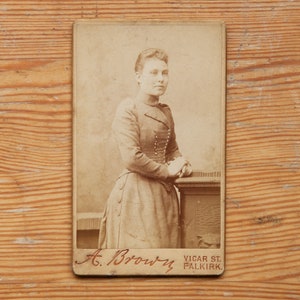 Vintage CDV | Portrait of young woman | photograph Cartes-de-visite Falkirk Scotland