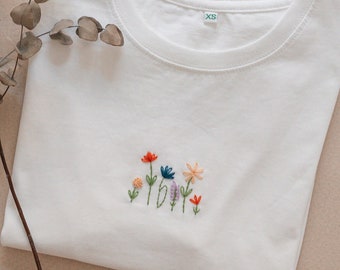 Besticktes T-Shirt | Blumenwiese | Wildblumen | handbestickt | Bio-Baumwolle | nachhaltig | Fair Fashion | Geschenkidee