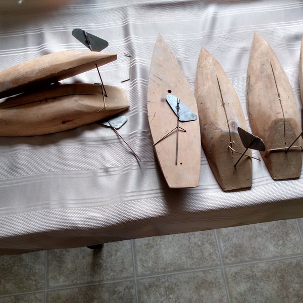 2 Vintage Pond Yacht. Perfect Model Boat Co, 1930-1960. TWO Bare 14in Solid hulls with Rudders and Brass tiller Horses